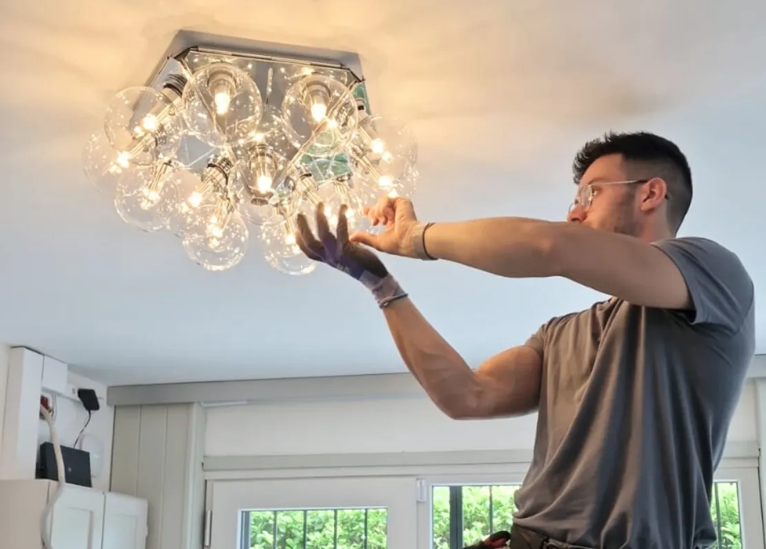 Installazione lampadari ditta Flos